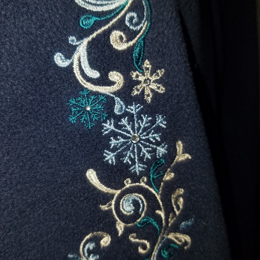 SOLD - Beautiful plus size zip up fleece - Picture 4 of 6